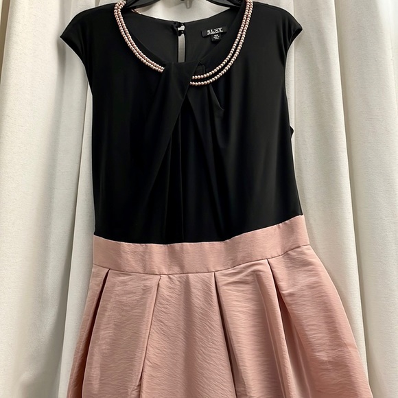 Pearl Trim Twist Belted Waist Hi-Low Fit & Flare Midi Dress - Picture 6 of 10